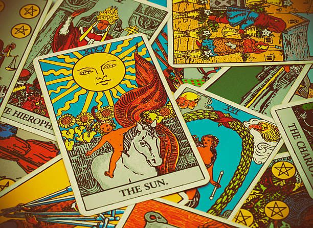 Reading Tarot Combinations: An Easy Guide